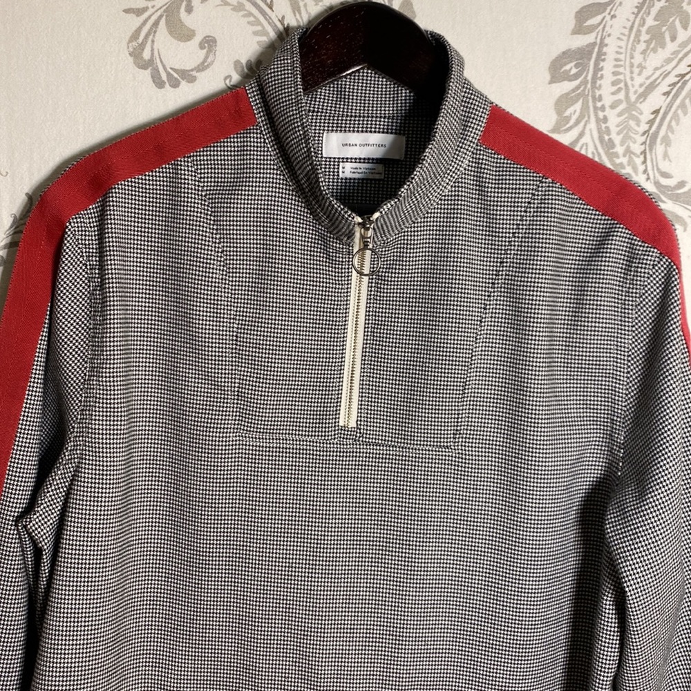 Urban Outfitters Mens Black/White
Houndstooth Pullover size medium - Picture 2 of 11